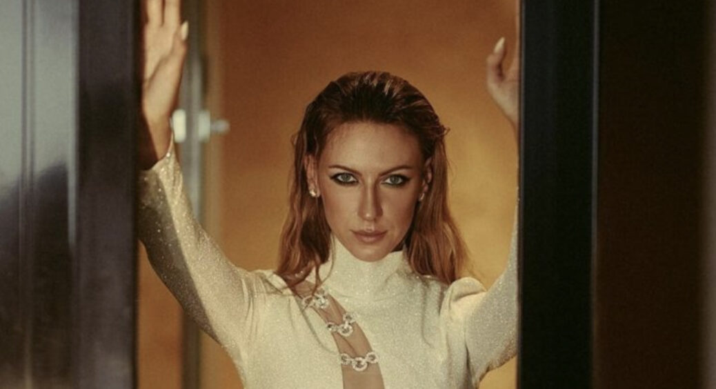 Леся Нікітюк зробила боб-каре з густим чубчиком та показала результат: стала точною копією Брітні Спірс 