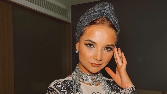 Юля–Медуза розповіла про стосунки дівчат поза камерами Юля–Медуза розповіла про стосунки дівчат поза камерами