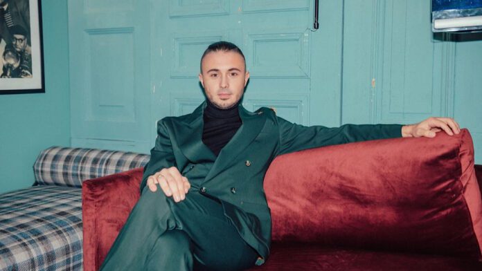 Тарас Тополя нарешті зустрівся з коханою і дітьми Тарас Тополя нарешті зустрівся з коханою і дітьми