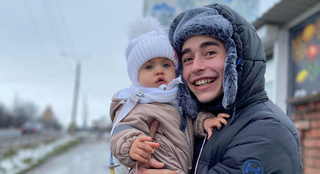 Сьогодні нам 1 рік: юний батько Роман Сасанчин святкує перший День народження своєї донечки Елізабет 