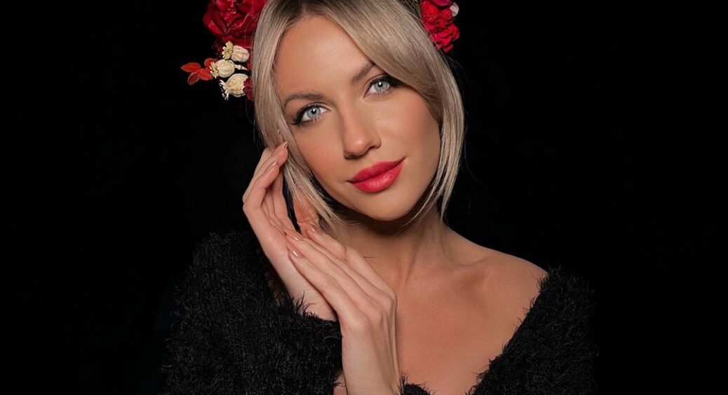 Леся Нікітюк показала красеня, з яким наряджала новорічну ялинку: не Притула, не Педан і не Заливако 