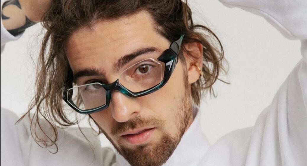 Як Володимир Дантес виглядає з косичками і без: Кацуріна зможе заплітати йому зачіски 