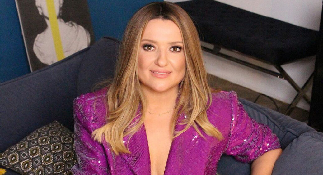 У 47 ще не мама: Наталія Могилевська приховала округлий живіт під розкішним платтям. Який термін вагітності? 