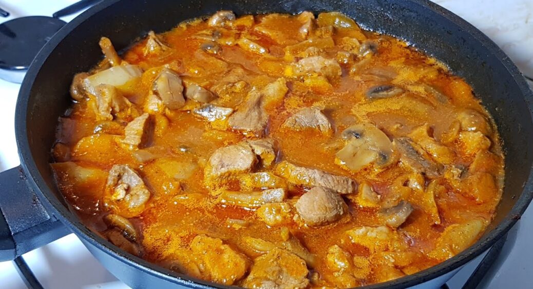 Коли додавати борошно в м’ясну підливу? Вийде неймовірно густою та шовковистою на 100% 