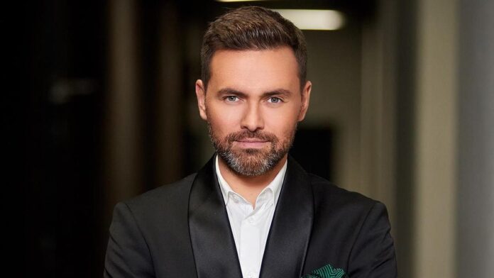 Тімур Мірошниченко займається усиновленням 