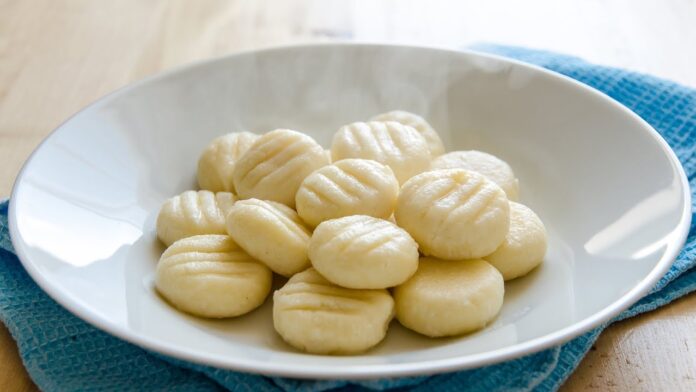 Ресторанні експерти поділилися рецептом лінивих вареників 