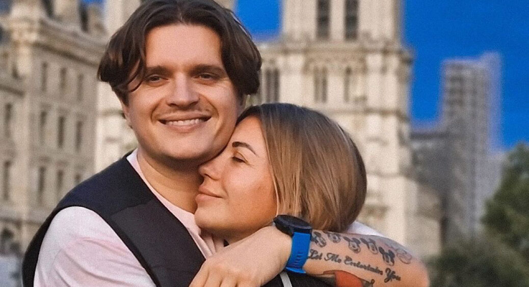 Дружина Анатолія Анатоліча Юлія Бойко показала їхні фото з весілля: молоді, красиві і з дивними зачісками 