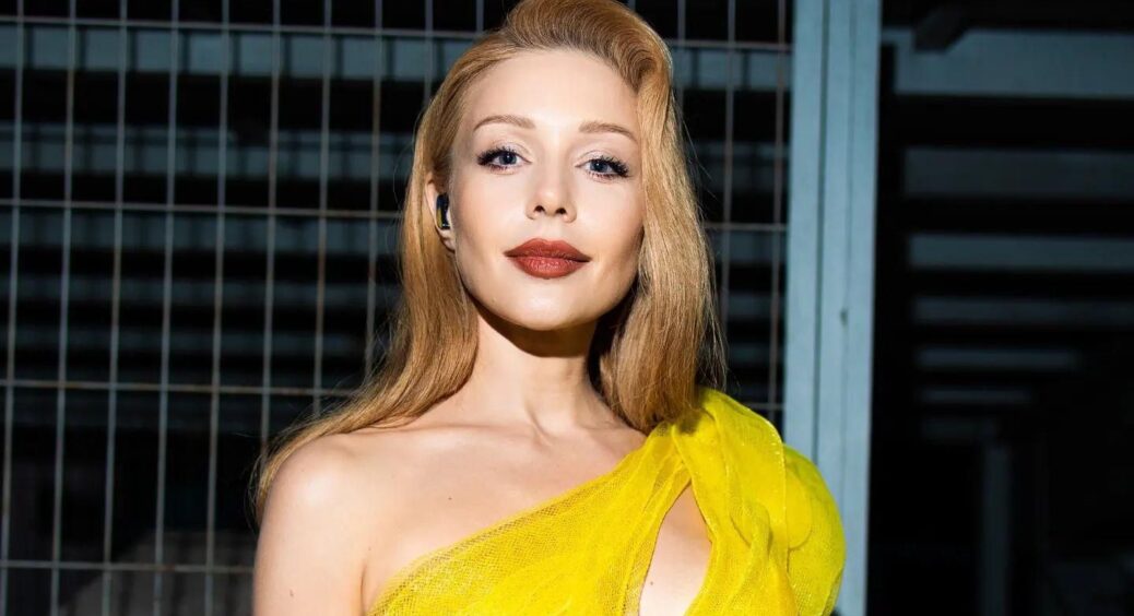 Вагітна Тіна Кароль з великим животом і коханим чоловіком розповіла Каті Осадчій, коли пологи: “З дня на день” 