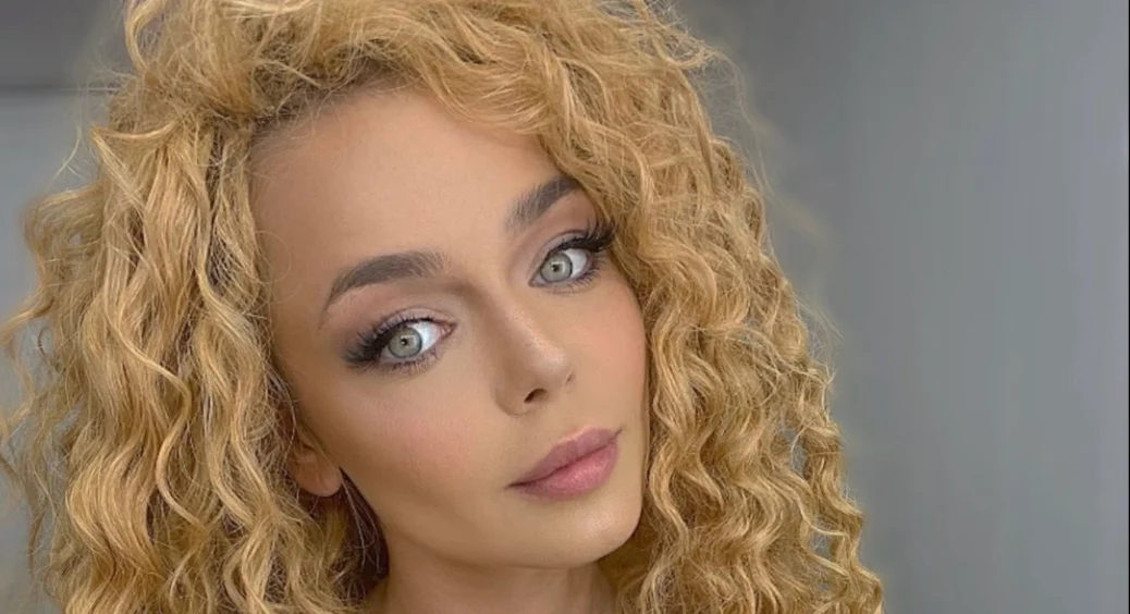 Аліна Гросу показала листування з шанувальником, який залицявся до неї: незнайомець підкорив зірку? 