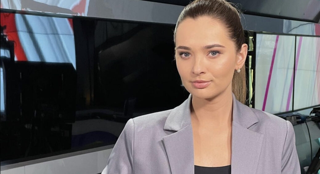 Наталія Островська з ТСН показала, як виглядає її крихітна 3-місячна дочка: в рожевому чоловічку і на руках 