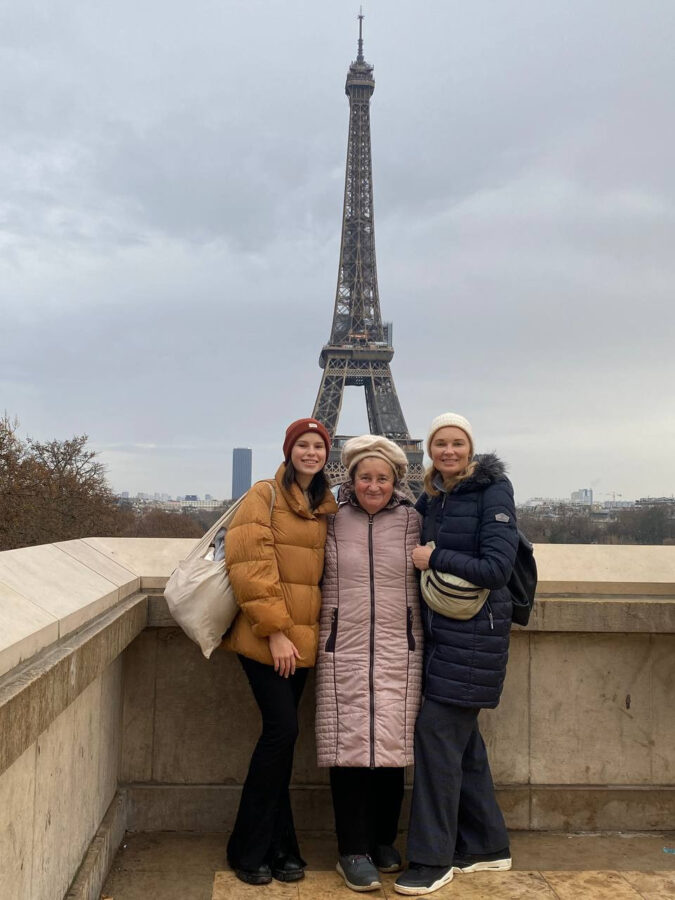 Лідія Таран з дочкою та мамою у Франції
