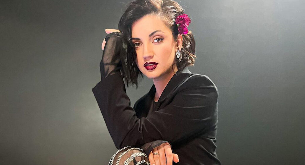 В пошуках зради: Оля Цибульська порпається в речах чоловіка, які обманом викрала у сплячого коханого 