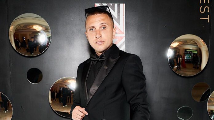 Права показав, як його веселять колеги 