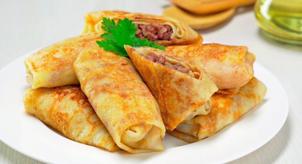 Ідеальні млинці з фаршем: рецепт тонких та дуже ніжних млинців з соковитою м’ясною начинкою 