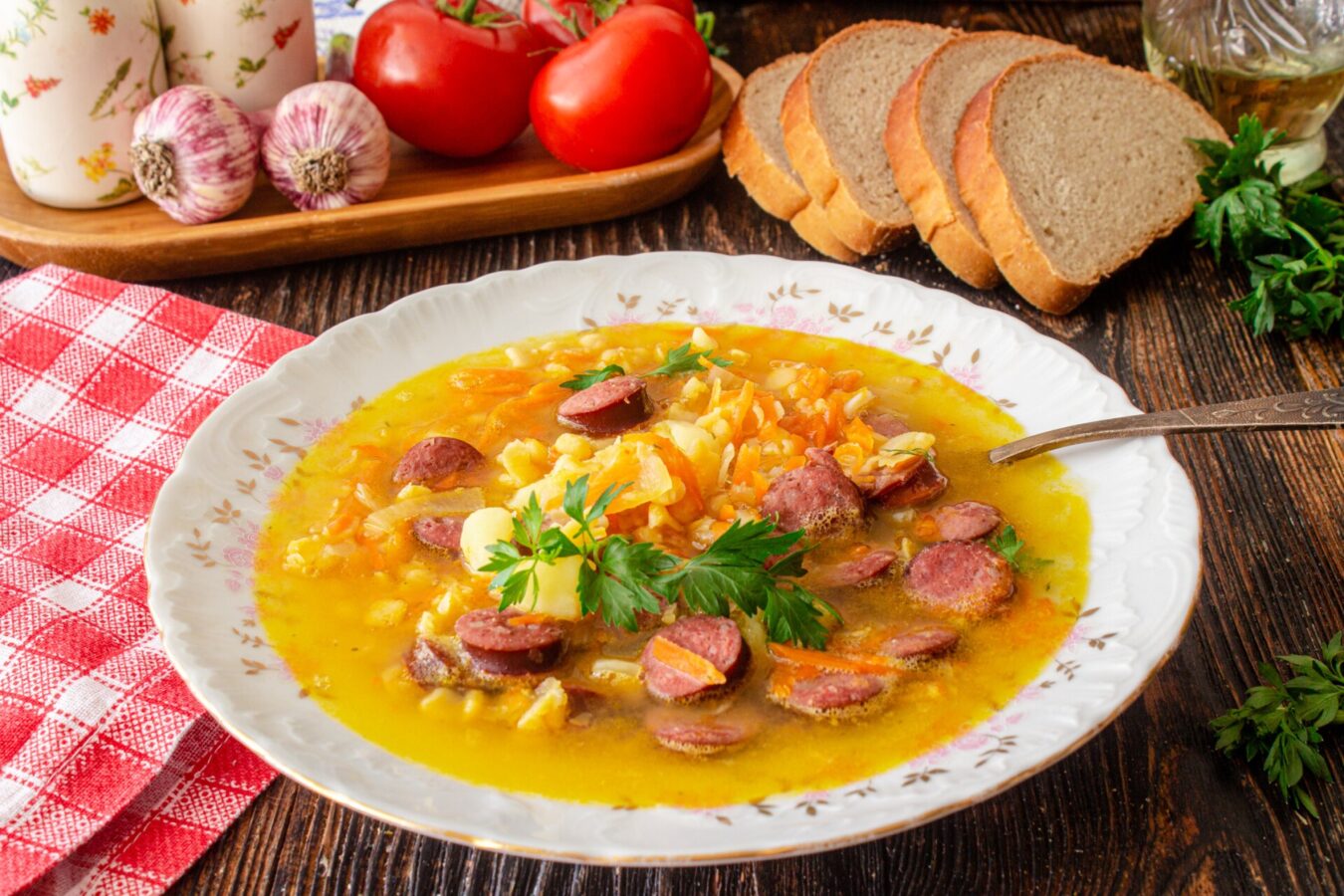 Гороховий суп із додаванням ковбасок 