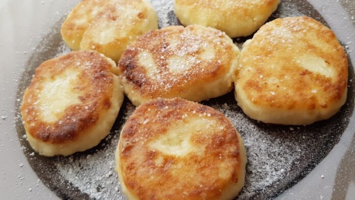 Бананові сирники - чудовий сніданок за кілька хвилин