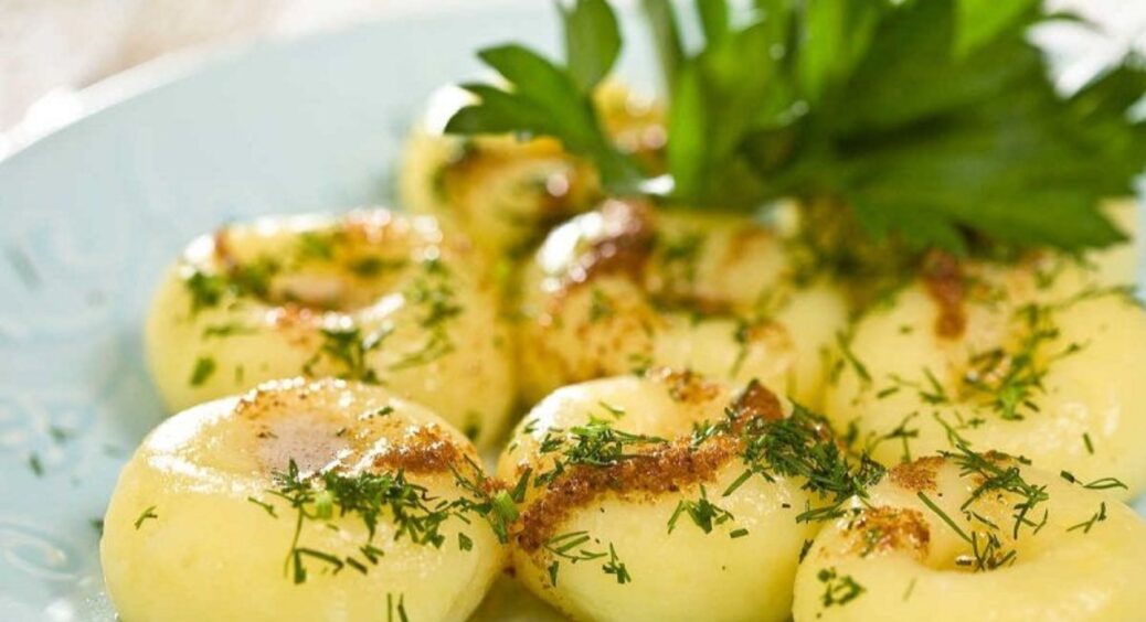 Традиційна українська кухня: готуємо найсмачніші картопляні галушки з сиром, що стануть вашими улюбленими 