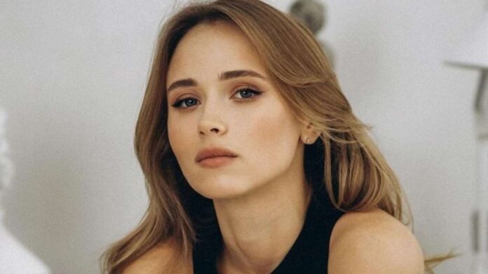 Вагітна Анна Кошмал показала, як не замерзнути восени