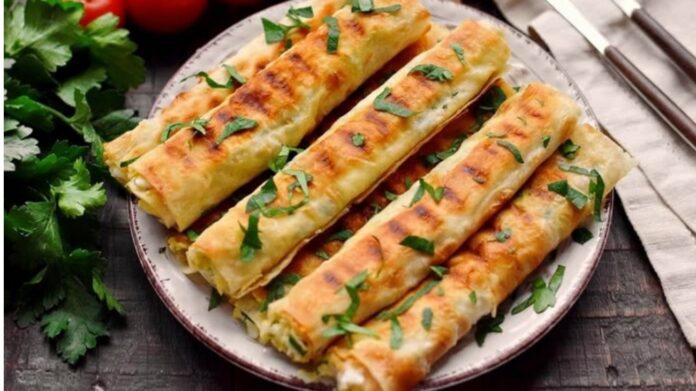 Готуємо трубочки з твердим сиром та вареним яйцем