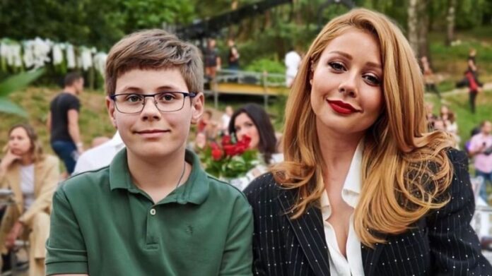 Тіна Кароль отримала привітання від Пугачової та Тимошенко після народження сина Тіна Кароль отримала привітання від Пугачової та Тимошенко після народження сина