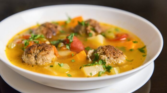 Як приготувати смачний суп із фрикадельками?
