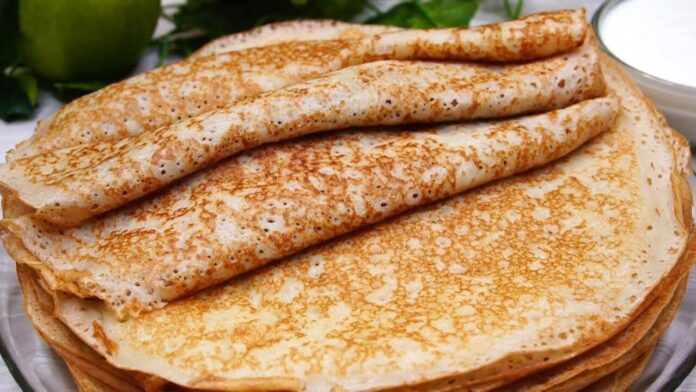 Як готувати смачні млинці з окропом на кефірі?