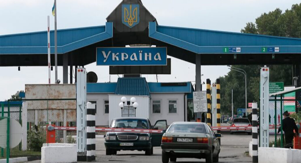 В Україні хочуть дозволити виїзд чоловікам за кордон, але є умови: хто зможе покидати країну під час війни 