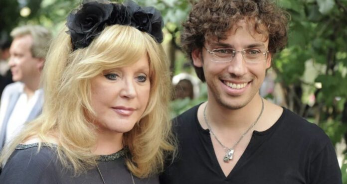 Алла Пугачова ледь не знепритомніла на похороні 