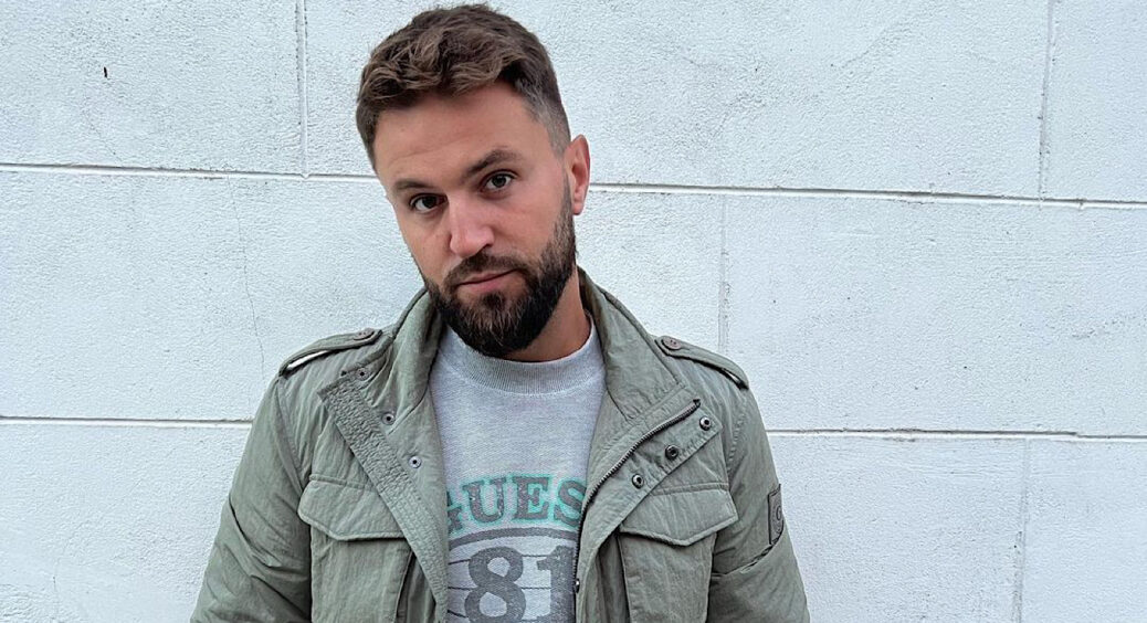 “Ікона фітнесу” Андрій Задворний показав, як вночі їсть тірамісу з Сільпо за 64 гривні: Злата не оцінила б 