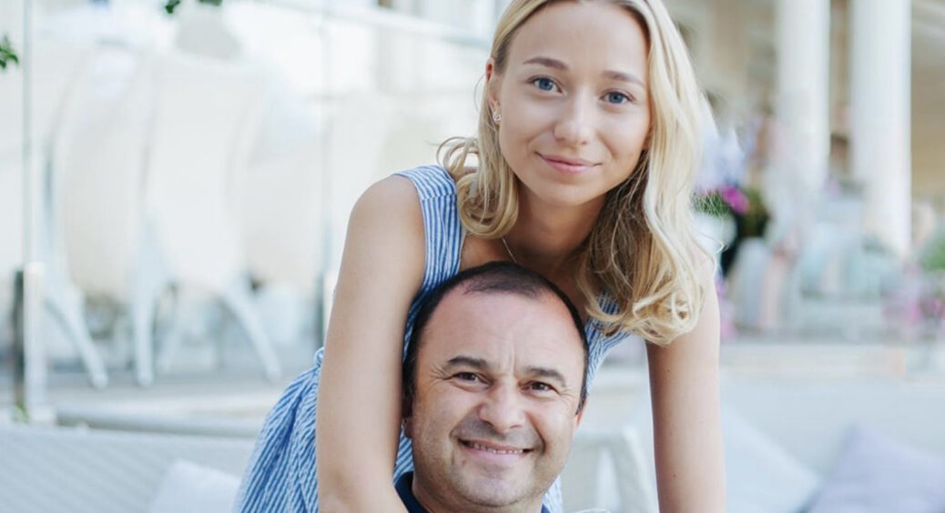 Величезний круглий живіт і явно останні терміни вагітності: дружина Віктора Павліка Репяхова вразила виглядом 