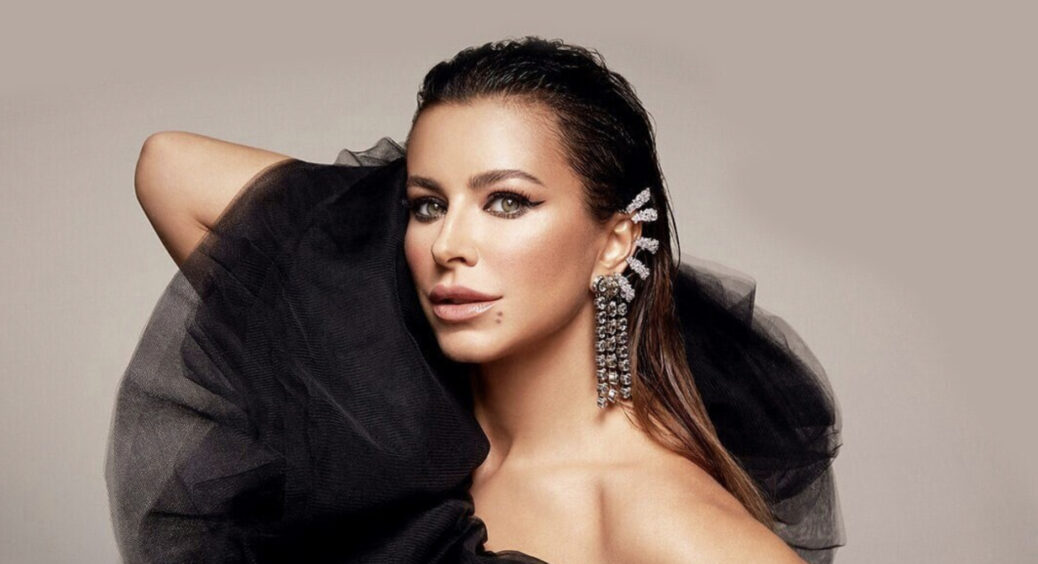 Шоу зірвали, а вона продовжує: Ані Лорак після скасування концерту українцями далі виступає – дякує росіянам 