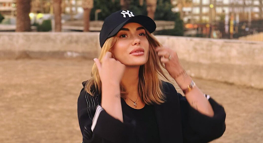 Слідом за Лєрою Педан і Варею Кошовою дочка Слави Камінської Лаура пофарбувалась у рожевий: зіркова мода 