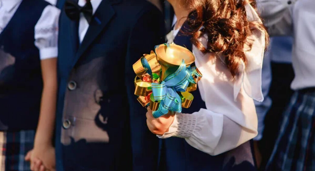 Коли у 2023 році у Києві пролунає останній дзвоник для школярів: не у травні як було зазвичай – деталі 