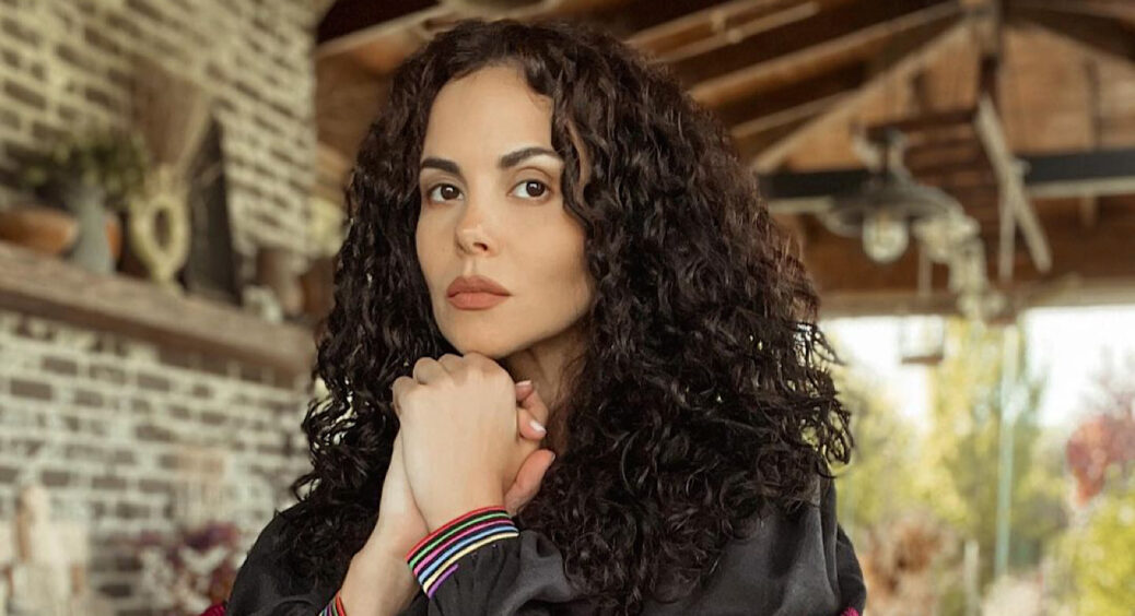 Настя Каменських повторила легендарну зачіску афро-каре, яка стала трендом 2024 року: така у Василя Байдака 