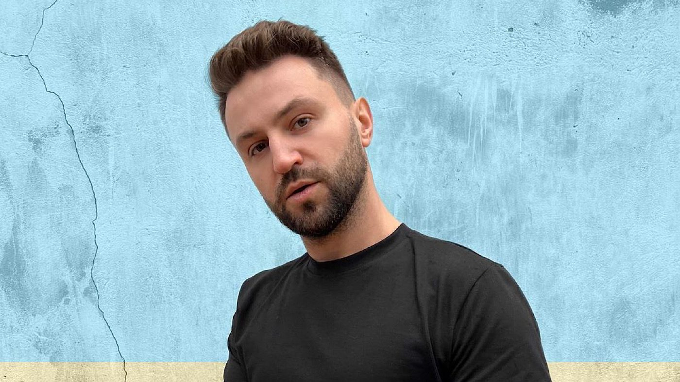 Задворний проколов вухо