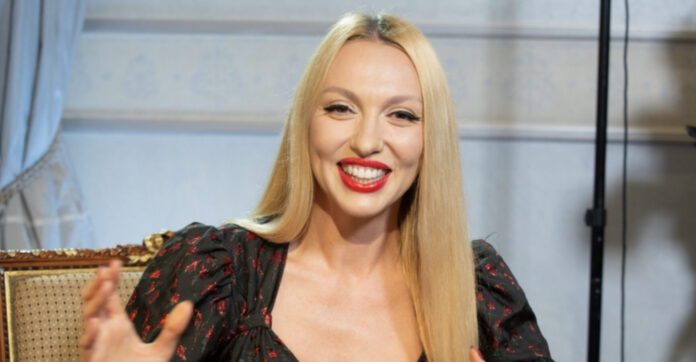 Оля Полякова заробляє на продажі косметики власного бренду