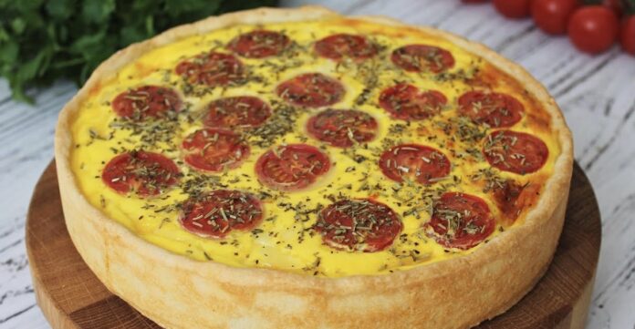 Швидкий пиріг із солоною начинкою 