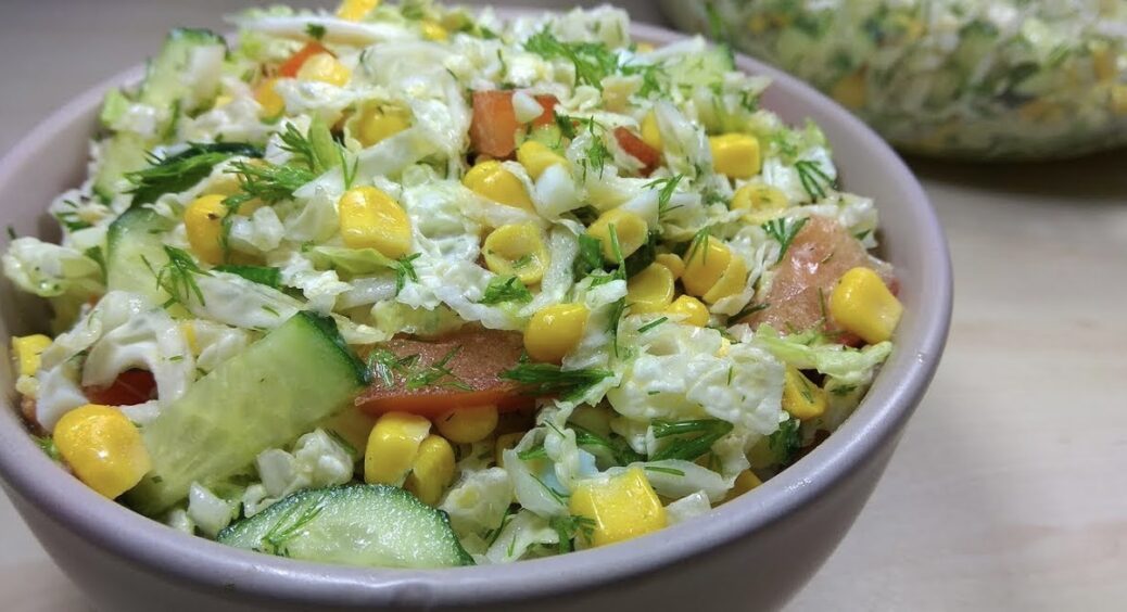 Святковий салат “Пекінка”, який готується за лічені хвилини: гості проситимуть рецепт прямо під час застілля 