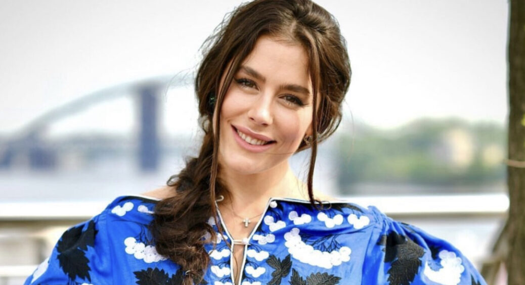 Не хоче бути “дружиною мільйонера” та конфліктує з Тіною Кароль: що ви не знали про Іванну Онуфрійчук? 