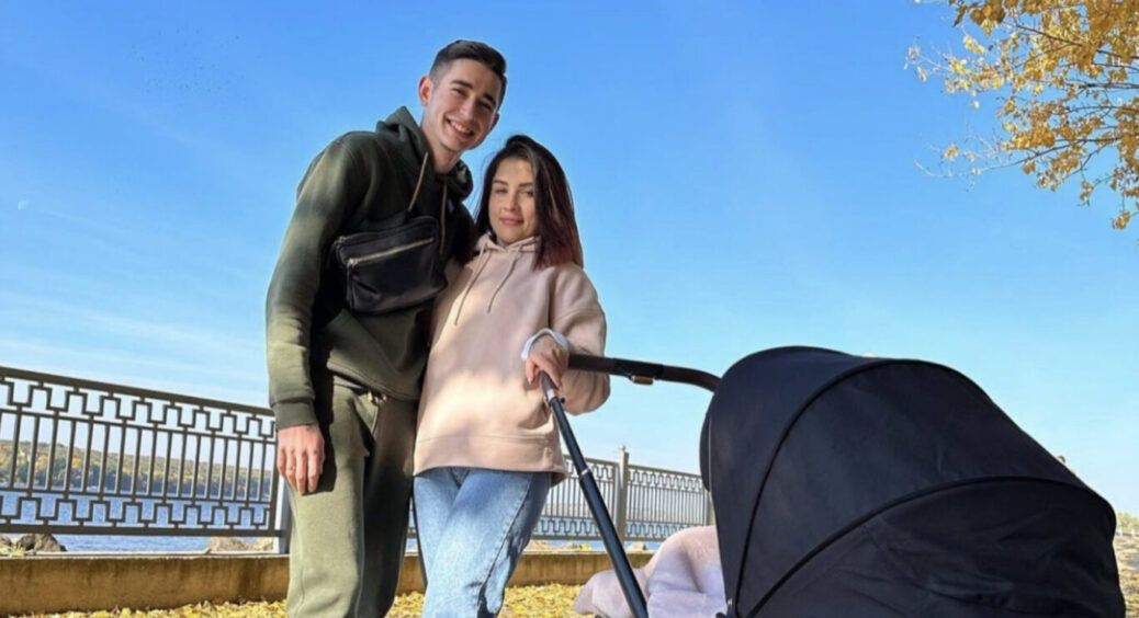 Дружина Романа Сасанчина повторила те, що зробила рік тому: забрала доньку і поїхала без чоловіка в Польщу 