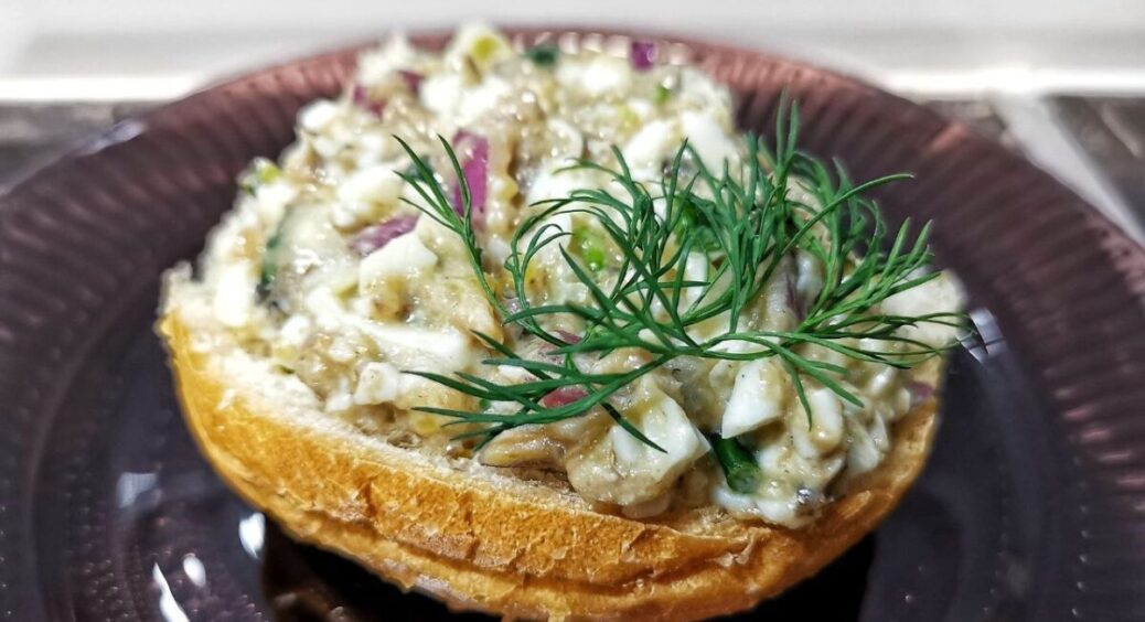 Такі гріночки залітають на ура: готую намазку на хліб по-єврейськи – смачний і бюджетний рецепт 