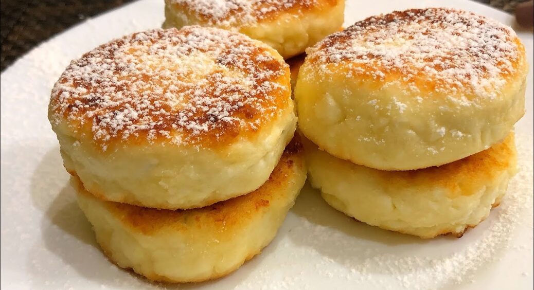 Білок або жовток – що не потрібно додавати в сирники, щоб зробити їх ідеальними: відповідь вас точно здивує 