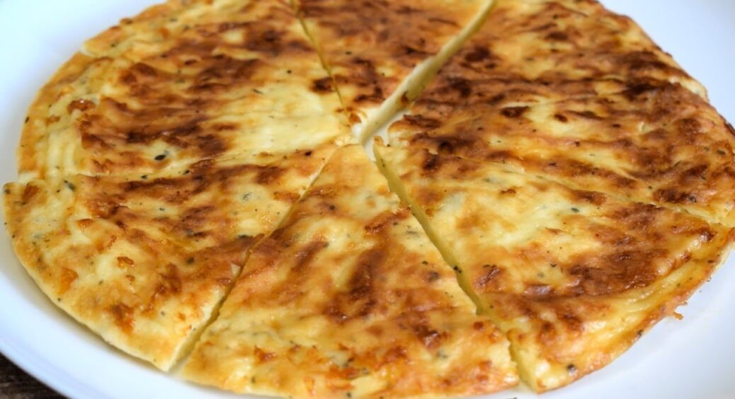 Рецепт швидких та ситних міні-хачапурі з сиром: неймовірна смакота на сніданок всього за півгодини 