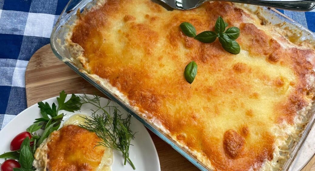 Таку картоплю у вас будуть просити щодня: неймовірна страва з трьох простих продуктів за лічені хвилини 