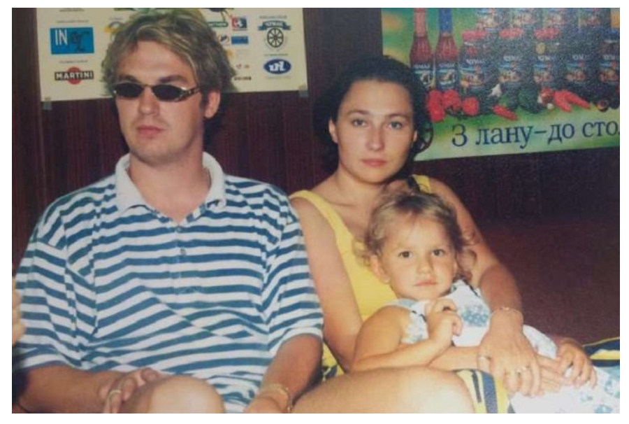 Олександр Пономарьов з Оленою Мозговою та донькою
