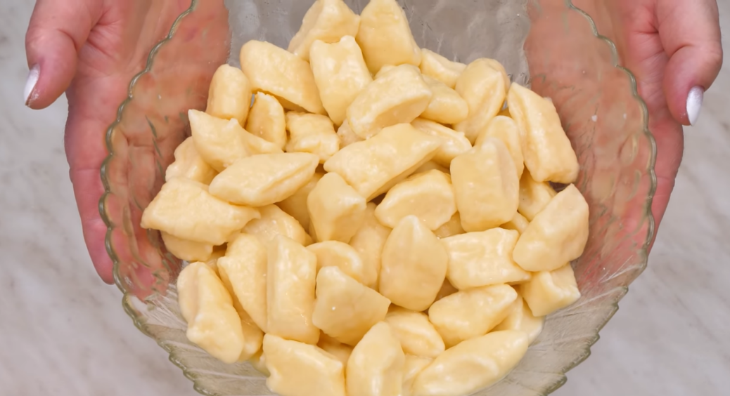 Дуже ліниві вареники за 15 хвилин: цей швидкий рецепт на сніданок стане вашою паличкою-виручалочкою 