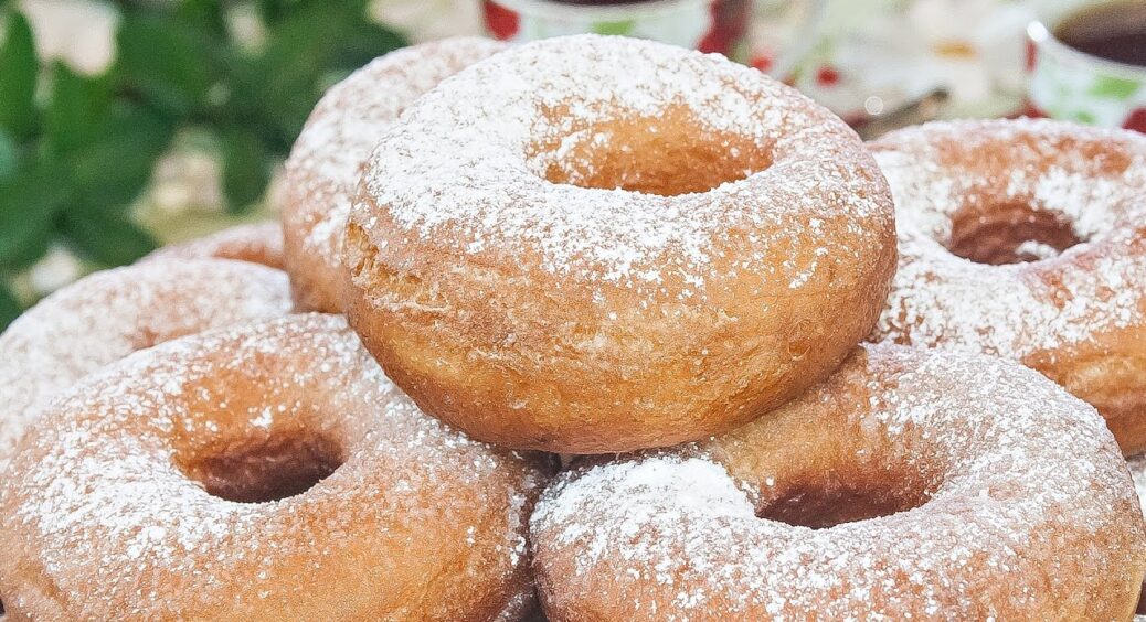 Класичні пишні пончики: в тісто треба додати один секретний інгредієнт і воно не буде опадати після остигання 