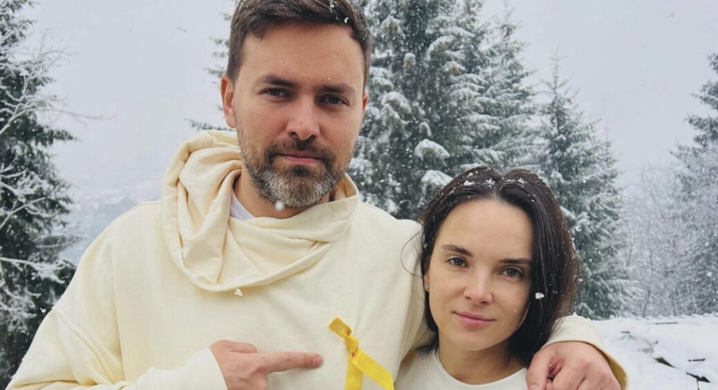 Дружина Тімура Мірошниченка показала, як робить генеральне прибирання їх усиновлений син 