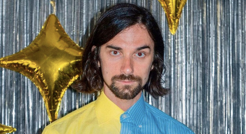 Розлучений Антон Савлєпов з Quest Pistols засвітився з новою дівчиною: з довгим волоссям та тендітними руками 