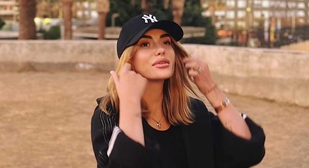 Тепер білявка, а не руда: екс-учасницю гурту “НеАнгели” Славу після пластики понесло на нову зміну іміджу 